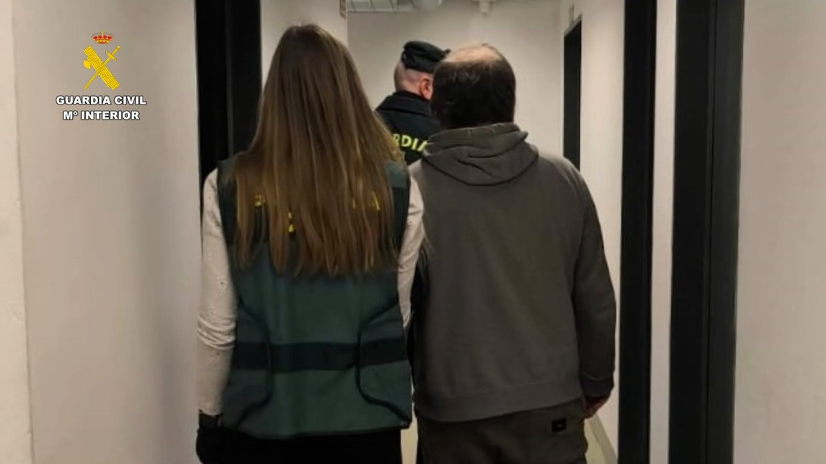 Imagen del detenido en dependencias de la Guardia Civil.
