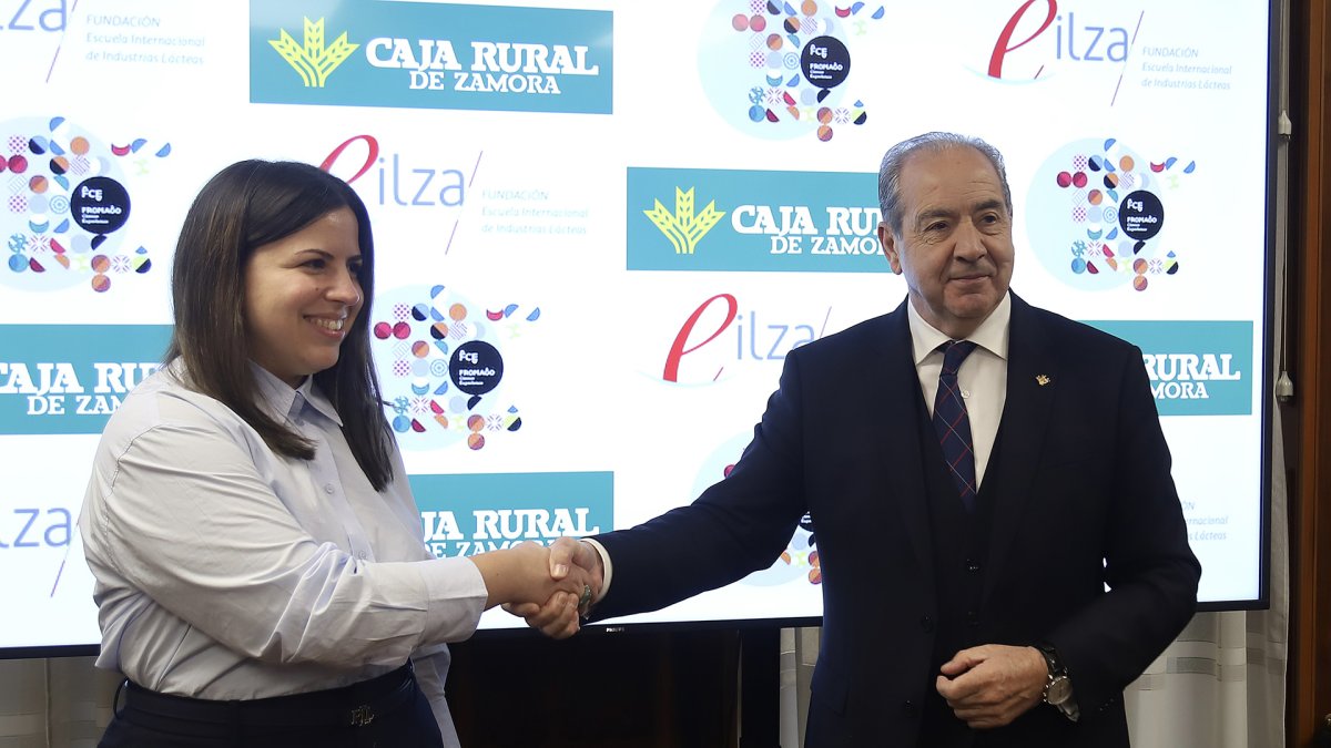 Firma del convenio entre la Eilza y Caja Rural de Zamora para Fromago 2026.