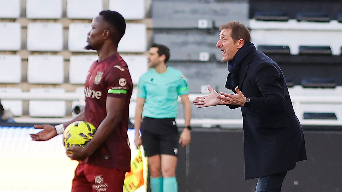 Ramis da instrucciones durante el partido contra el Leganés.