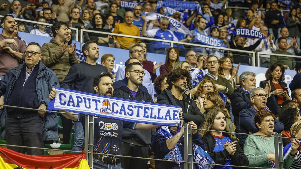 Imagen de aficionados durante el partido.