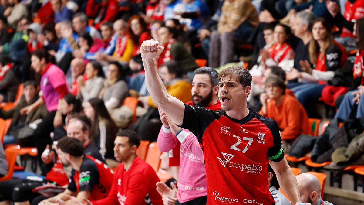 Fabrizio Casanova celebra uno de los goles.