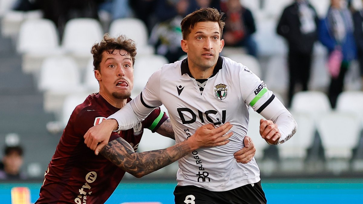 Grego Sierra cumplirá siete temporadas en el Burgos tras renovar hasta 2028.