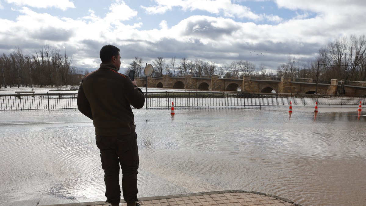 Inundaciones provocadas por el desbordamiento del río Duero, a 14 de febrero de 2026, en San Esteban de Gormaz, Soria, Castilla León (España).