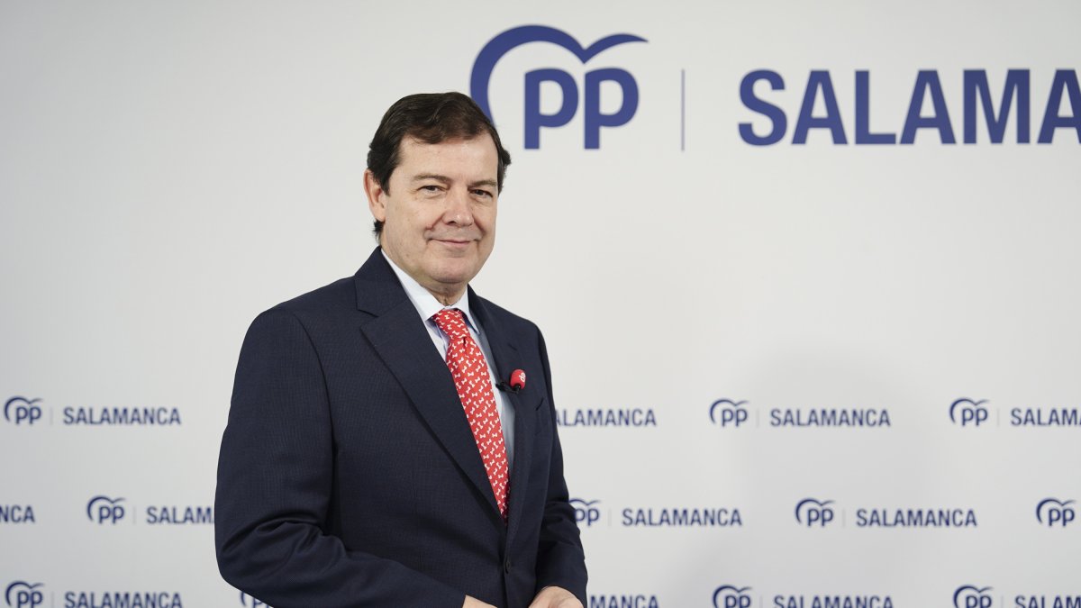Entrevista de Europa Press en la sede del Partido Popular de Salamanca al presidente de la Junta de Castilla y León Alfonso Fernández Mañueco.