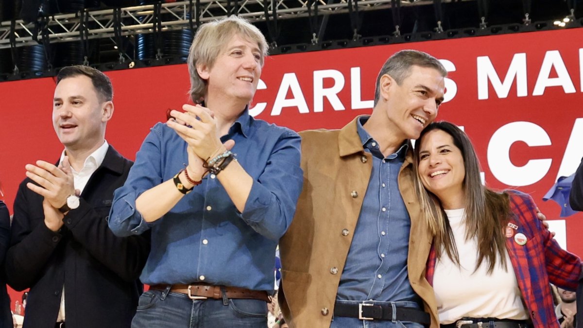 El presidente del Gobierno, Pedro Sánchez, clausura de las Jornadas del PSOE ''Atrévete a construir futuro en Castilla y León'', junto al secretario general del PSOECyL y candidato a la Presidencia de la Junta, Carlos Martínez. Junto a ellos, el secretario provincial del PSOE en León, Javier Alfonso Cendón y la vicesecretaria del partido en Castilla y León, Nuria Rubio.