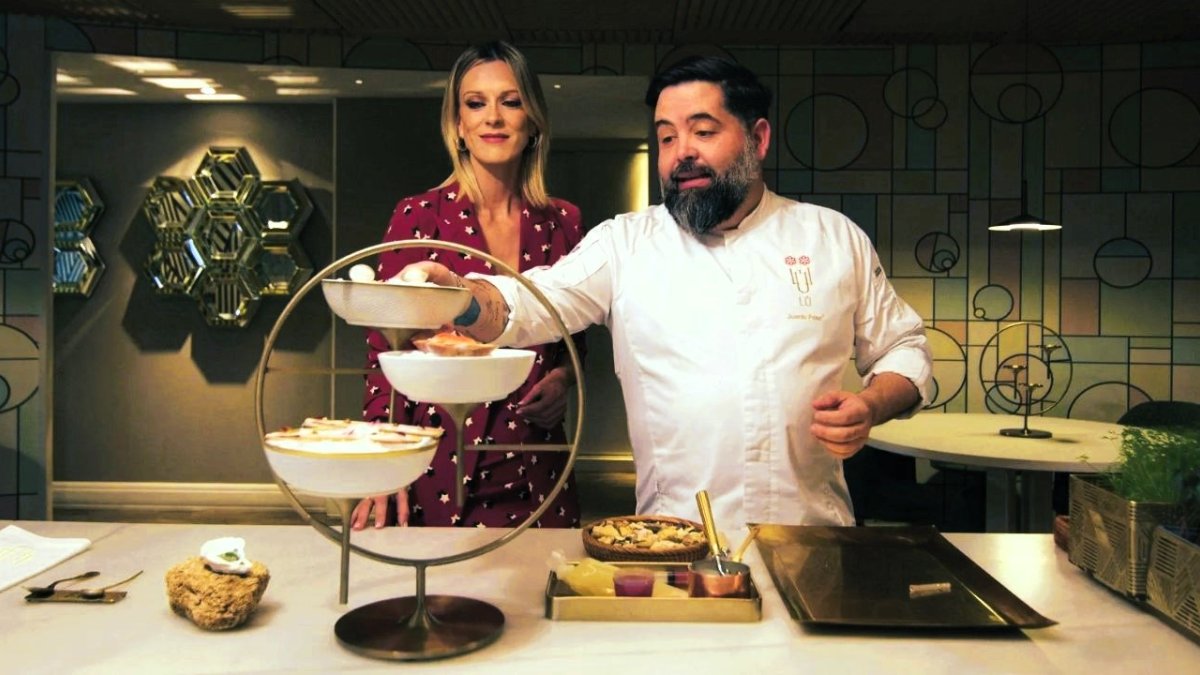 La presentadora belga Adrienne Chaballe durante el rodaje de un episodio de ‘De Tapas por España’.