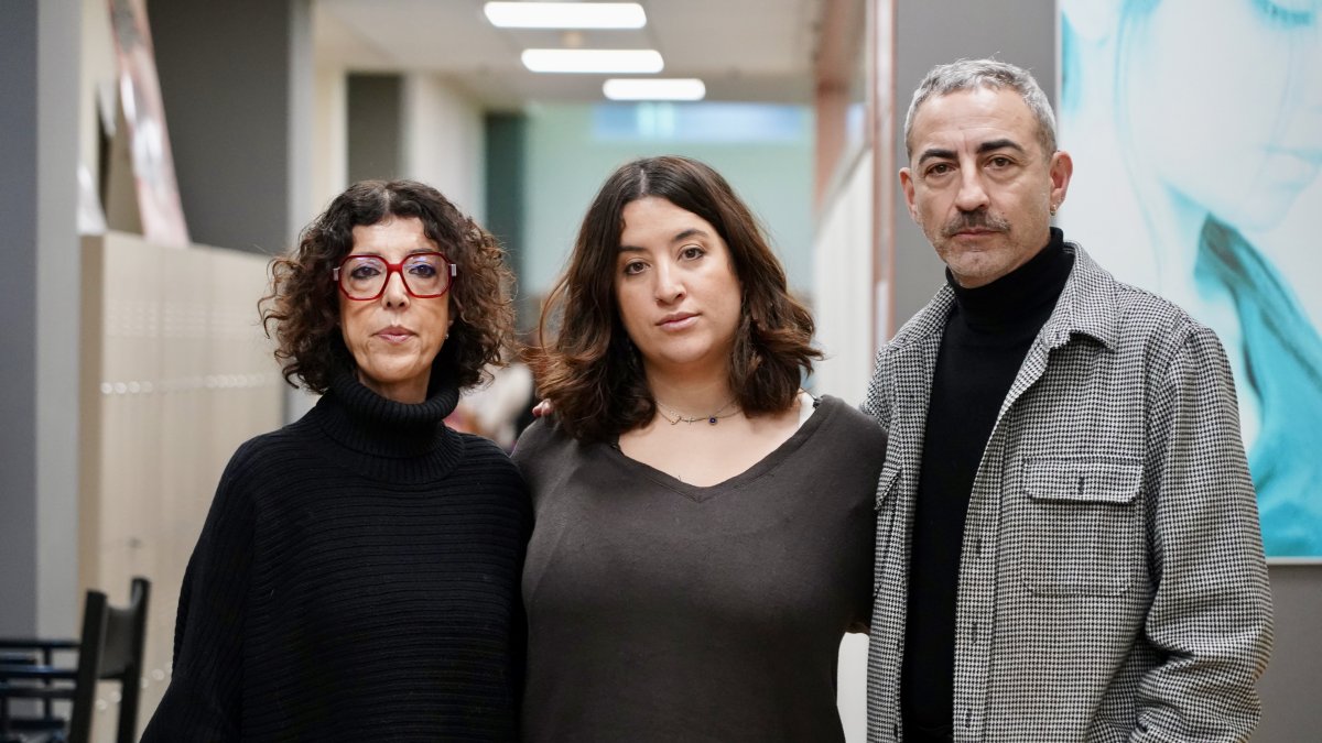 Los padres y la hermana de Sergio Delgado, tras una rueda de prensa.