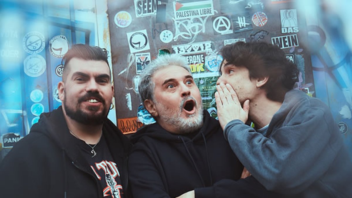 Juan Abarca (centro), junto a sus compañeros de Mamá Ladilla, Sergio Legazpi y Abel del Fresno.