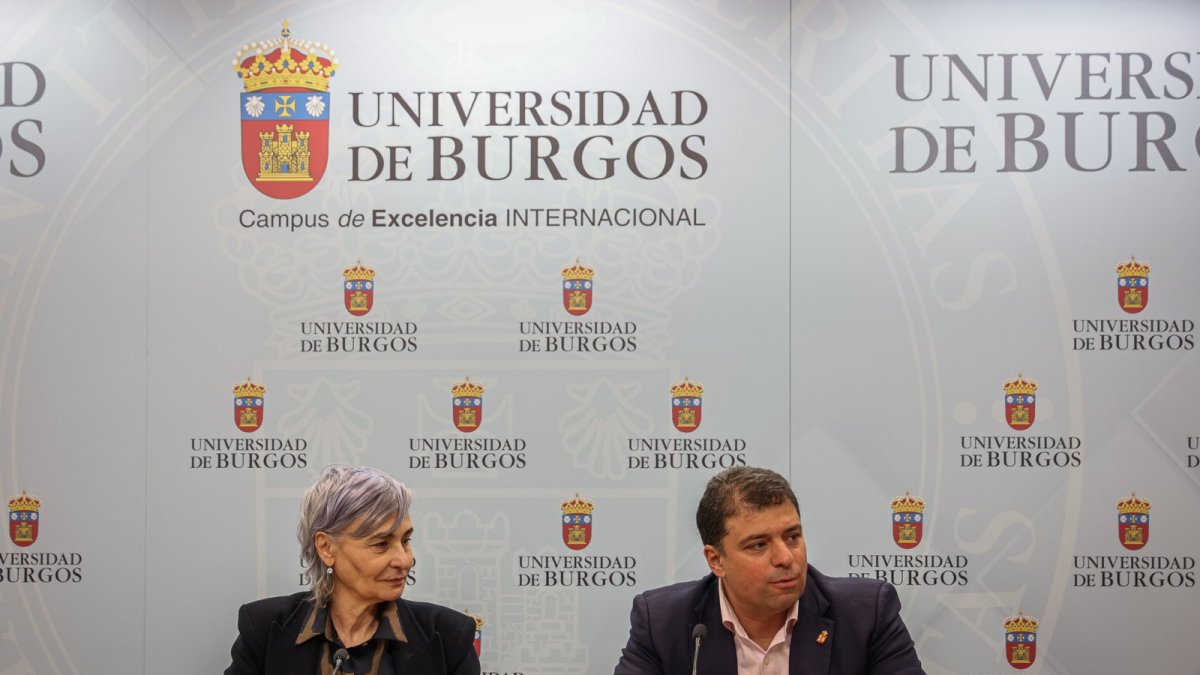 Ileana Greca, vicerrectora de Internacionalización, Cooperación y Alianzas Estratégicas, y Carlos Gallo, presidente de Sodebur, durante la presentación del INNOTHON Merindades 2026.