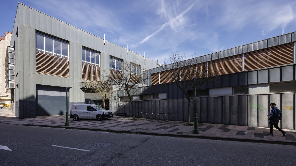 Las obras para reparar la cubierta del polideportivo de Lavaderos se iniciarán en breve.