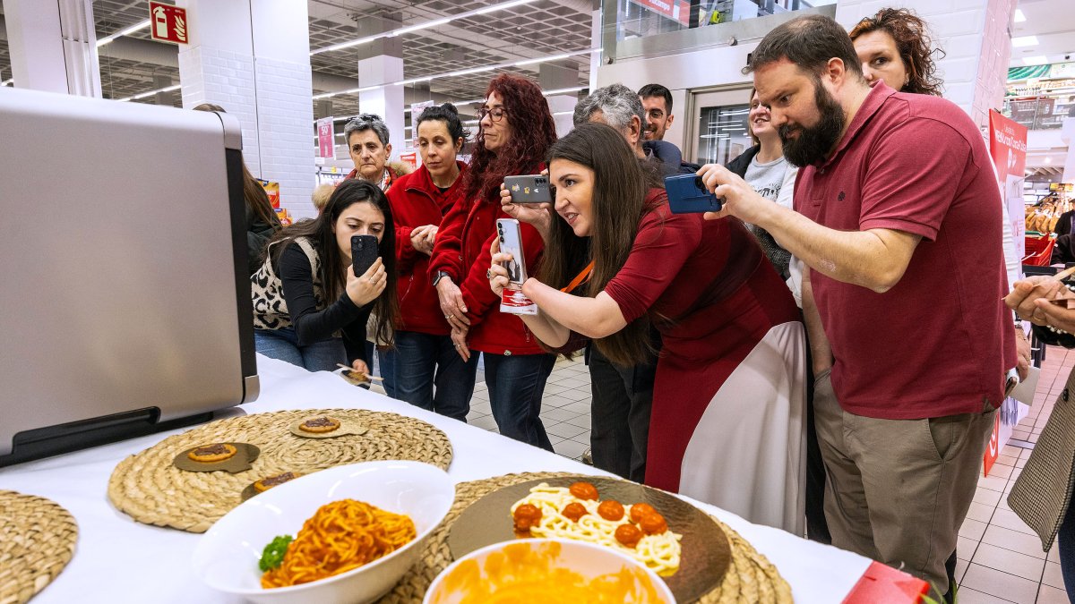 La presentación de Nutricia 3D tenía lugar en el hipermercado Alcampo y despertó notable interés.