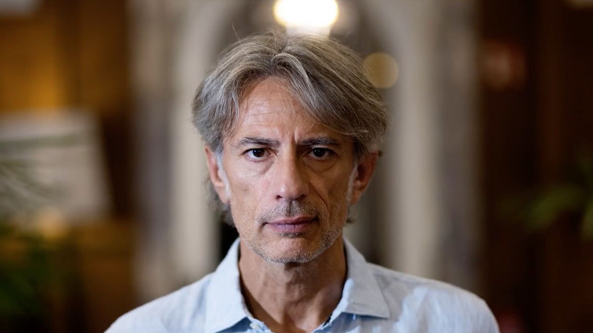 El escritor Juan Tallón presneta en Burgos 'Mil cosas'.