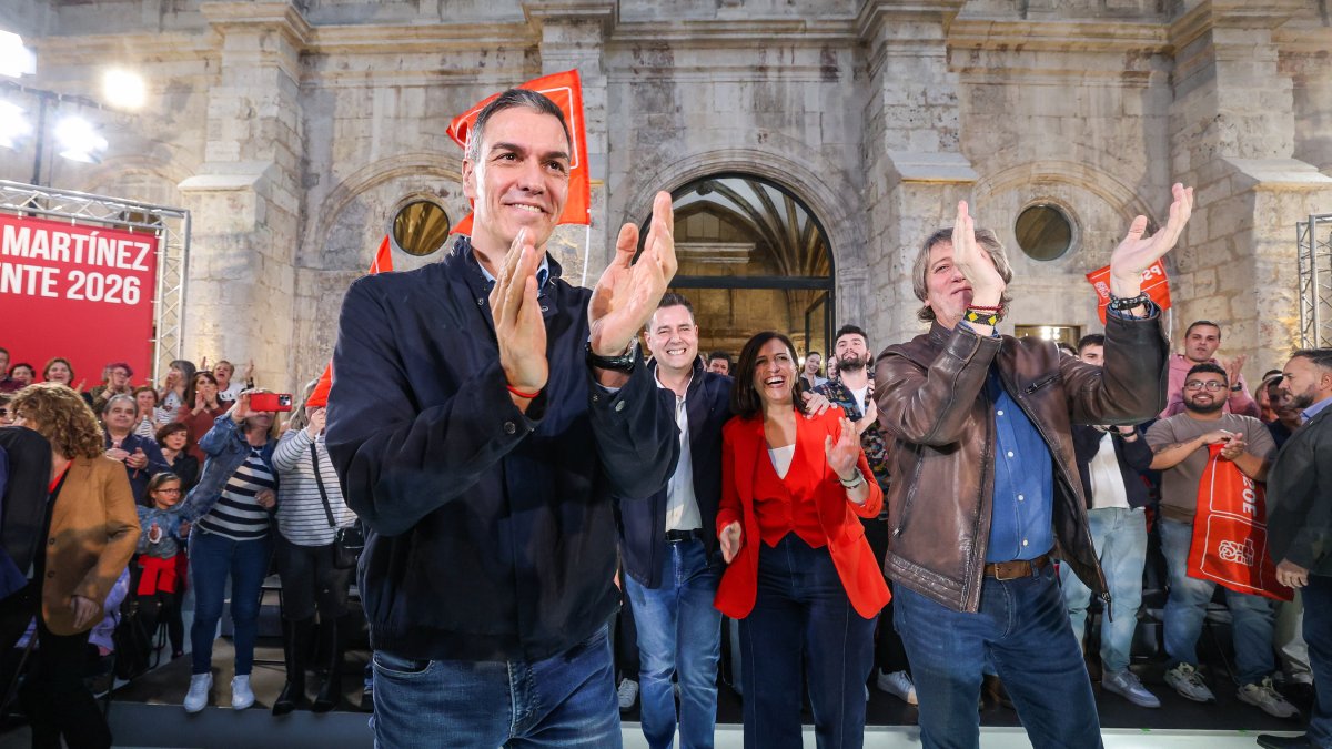 Aplausos y pitos a Pedro Sánchez en Burgos en el inicio de la campaña ...