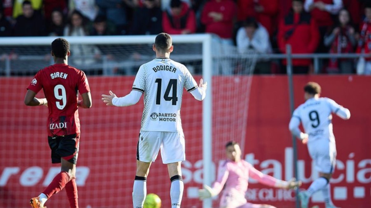 Marcos Fernández marcó el gol del triunfo para el Ceuta en Anduva.