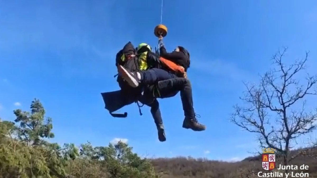 El rescate se tuvo que realizar en helicóptero.