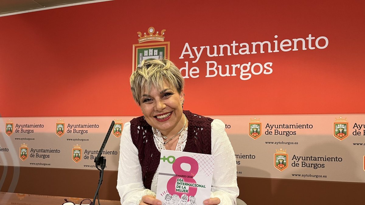 La concejal de Servicios Sociales, Mila del Campo, antes de presentar el programa de actividades en torno al 8M, Día de la Mujer Trabajadora en Burgos.