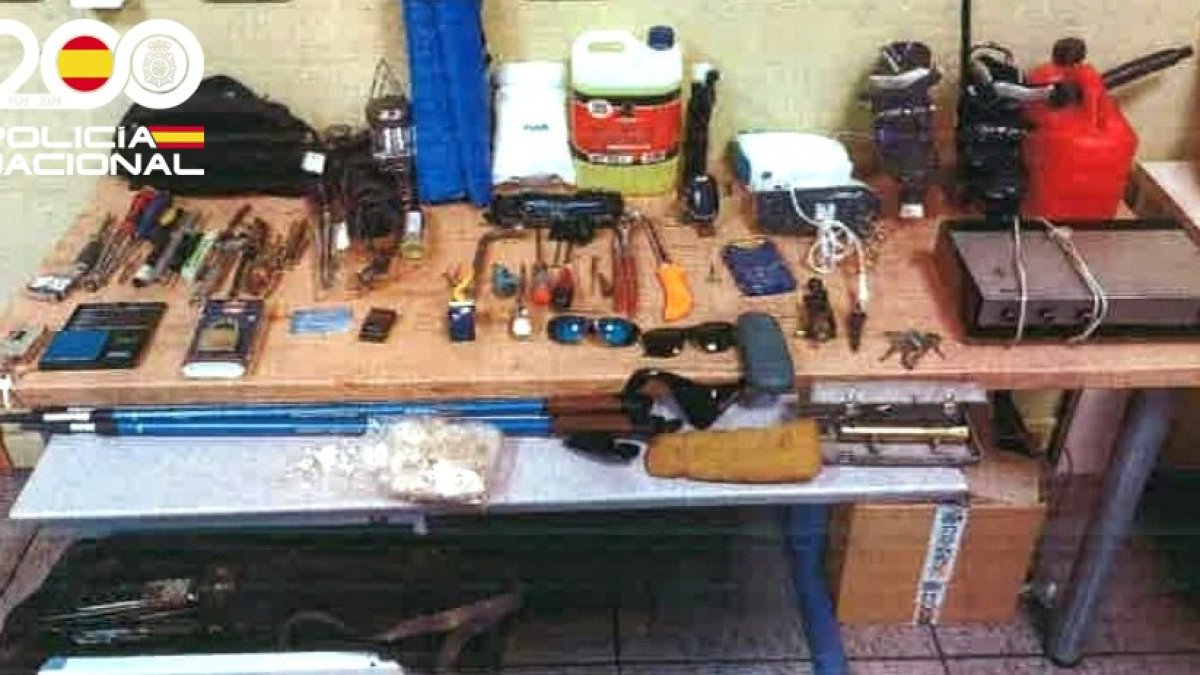 Material recuperado por los agentes.