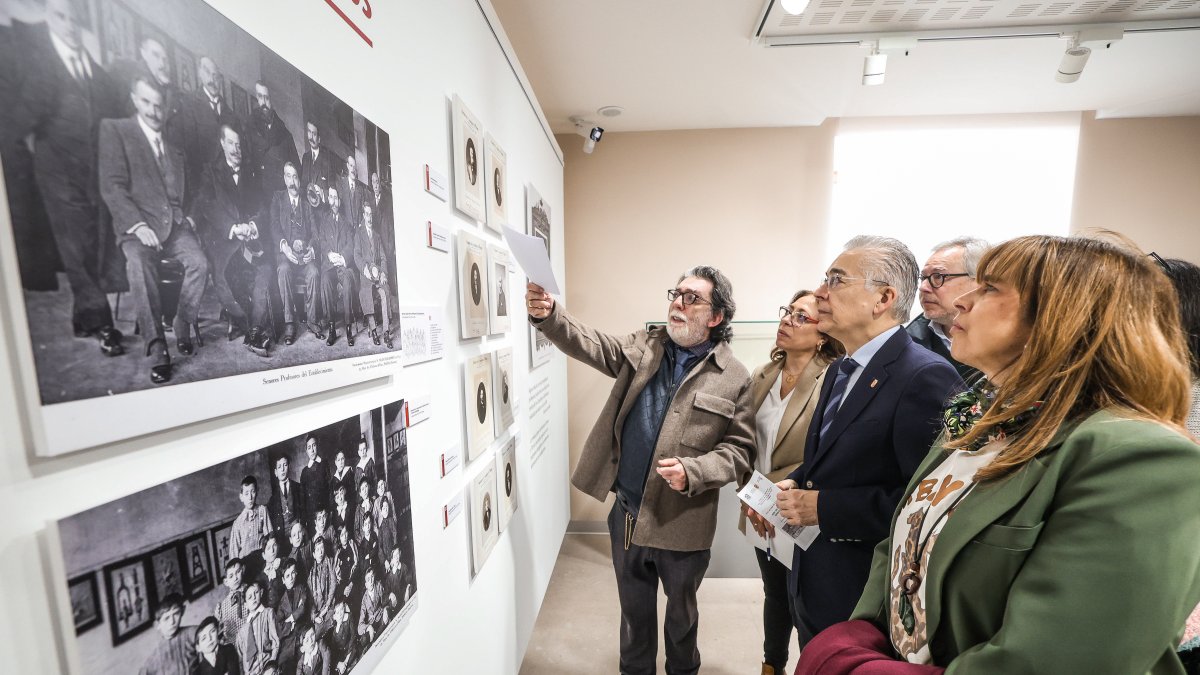 Inauguración de la exposición fotográfica 'El Cristal de la Memoria'.
