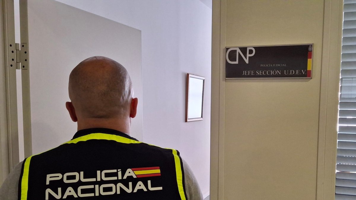 Detenido en Laguna por amenazar a su padre con una pistola para que abriera la caja fuerte y robarle 30.000 euros.