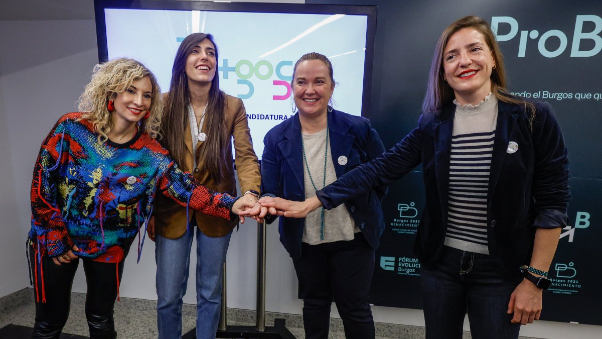 Las concejales del PSOE y Vox, Blanca Carpintero y Marta Alegría, con la presidenta de ProBurgos, Andrea Ballesteros, y la alcaldesa, Cristina Ayala.