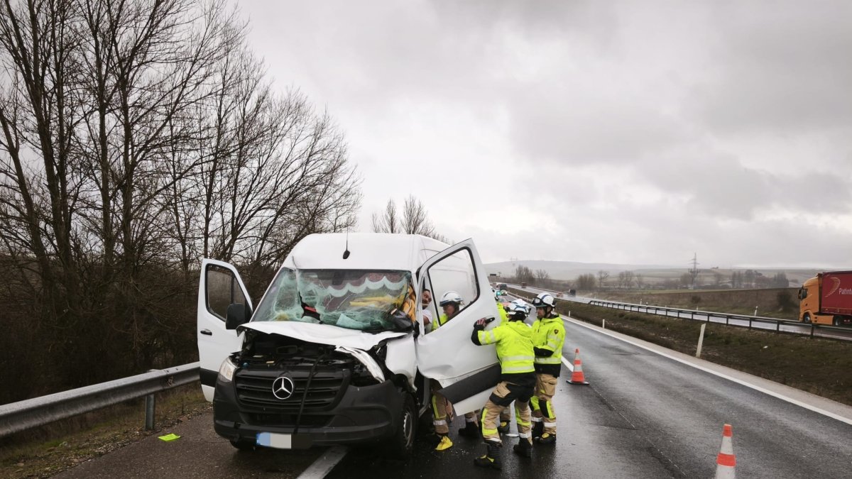 Los Bomberos intervienen en el accidente.