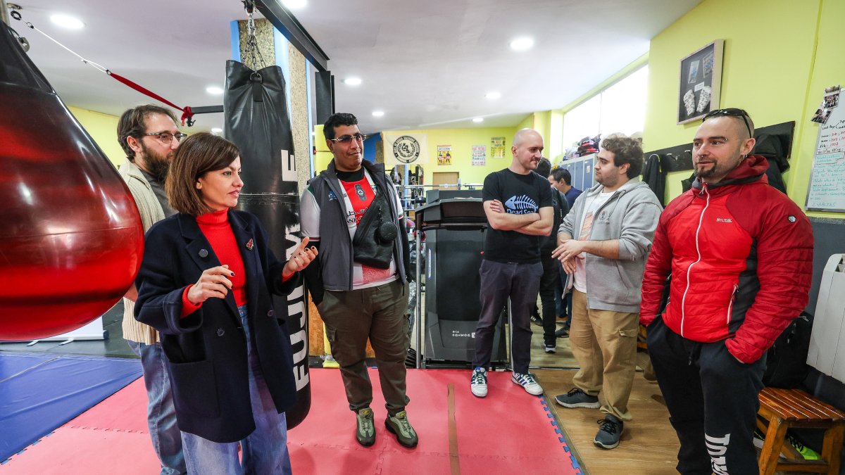 Sira Rego visitó las instalaciones de Saltando Charcos en Gamonal.