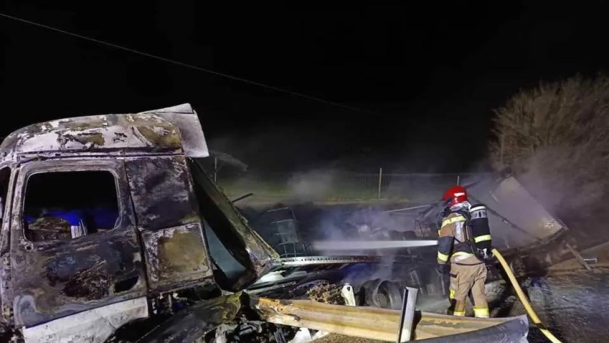 Camión accidentado en la A-2 en Arcos de Jalón (Soria).