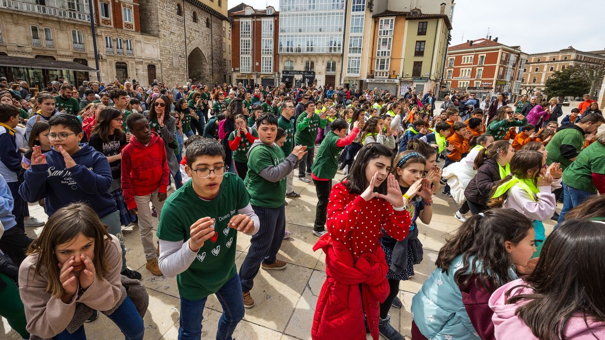 Instante de la actividad 'Baila con nosotros' de la entidad Síndrome de Down Burgos.
