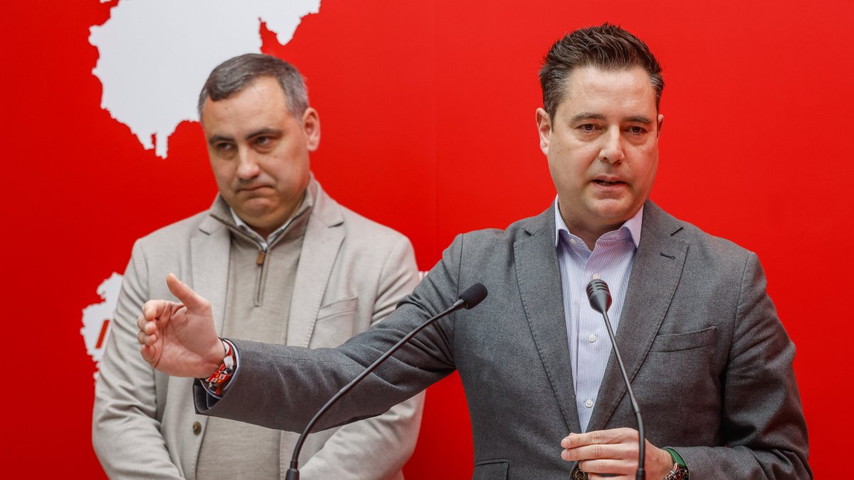 Álvaro Morales y Daniel de la Rosa, en la sede del PSOE de Burgos.