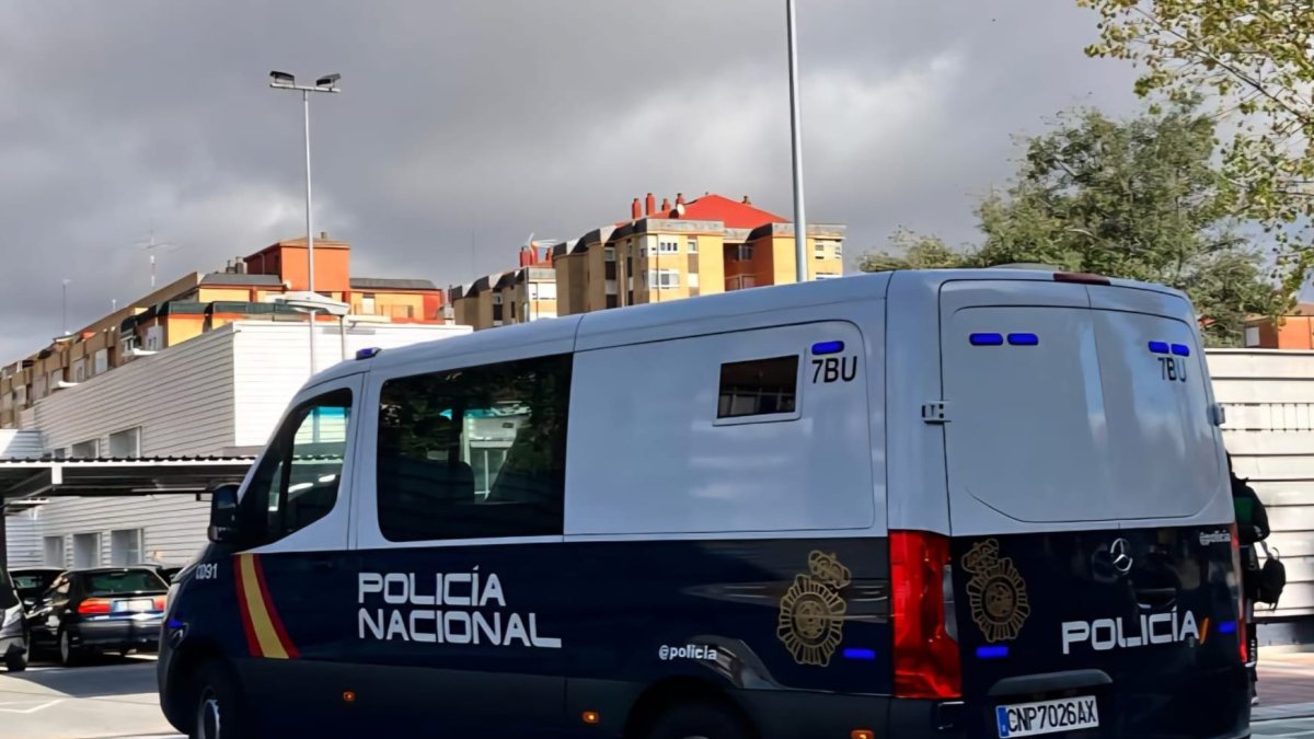 Archivo - Sucesos.- Dos detenidos en Valladolid por cometer varios hurtos en los que utilizaban a una persona con discapacidad.