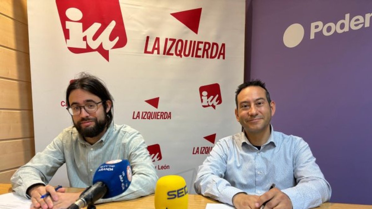 Los concejales Carlos Medina (Izquierda Unida) y Andrés Gonzalo (Podemos).