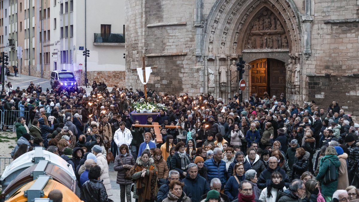 Imagen del Vía Crucis Penitencial con Antorchas.