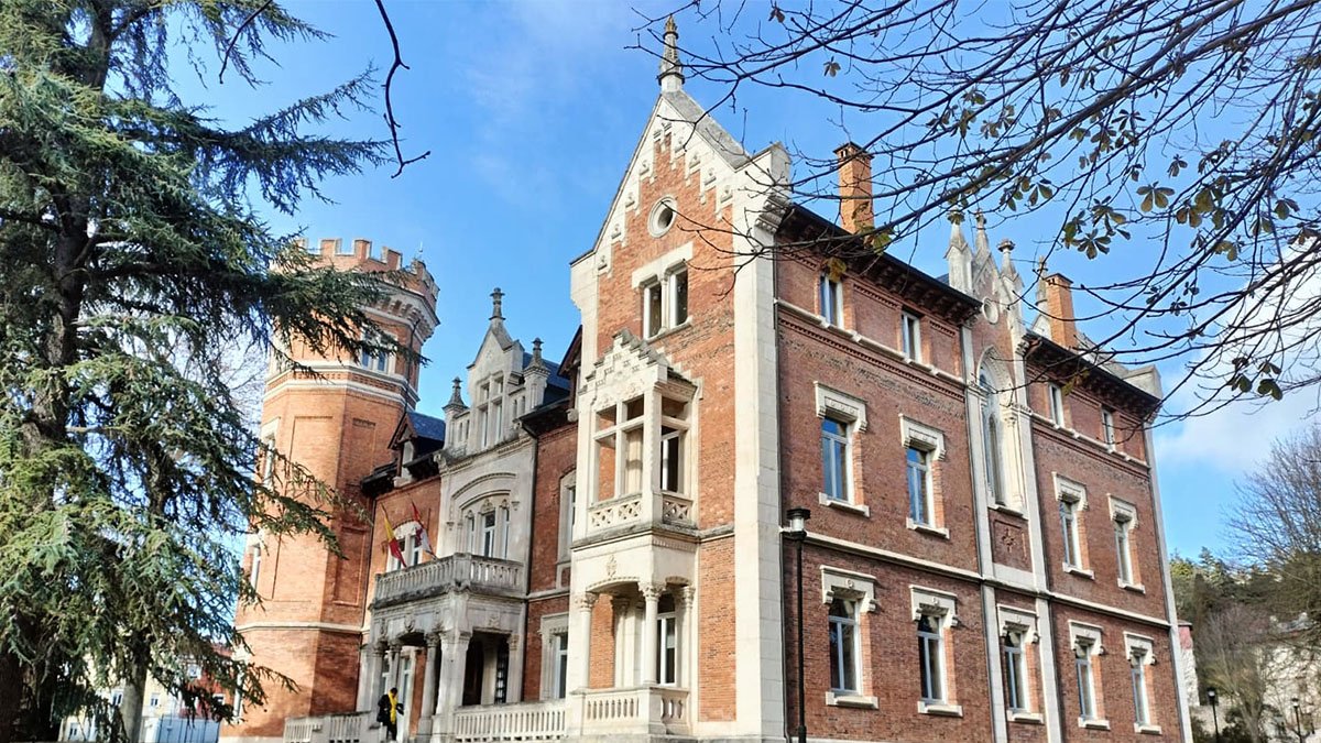 El Palacio de la Isla, sede del Instituto Castellano y Leonés de la Lengua.