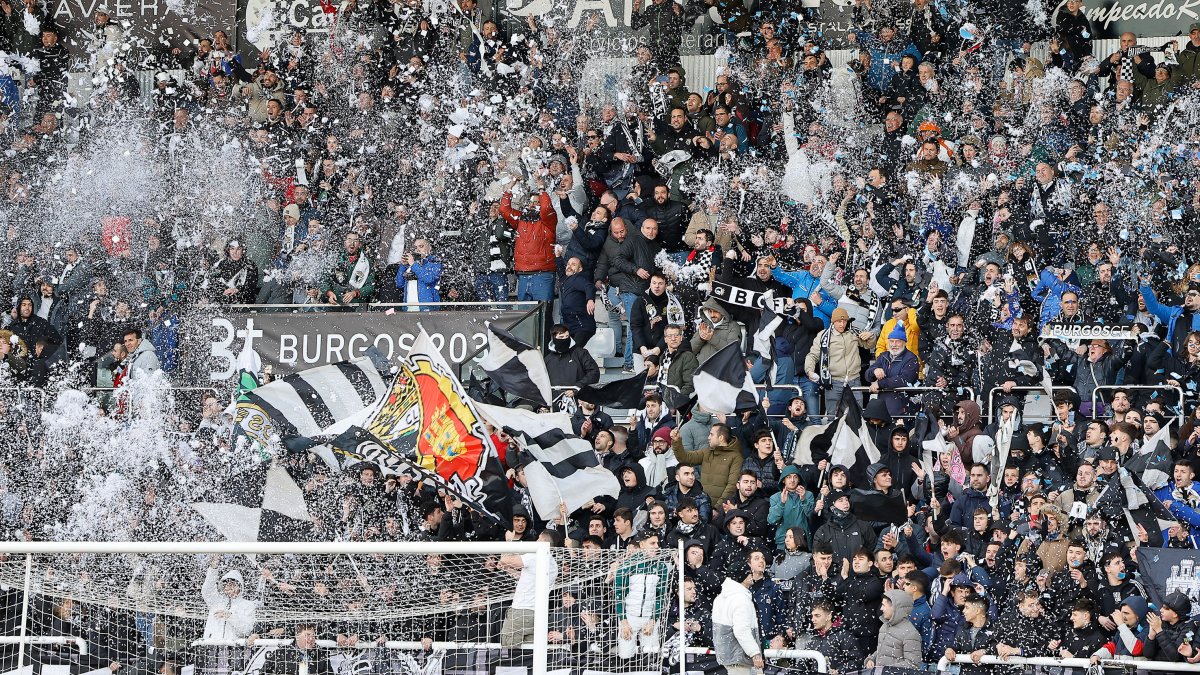 Imagen del partido entre el Burgos CF y el Ceuta.