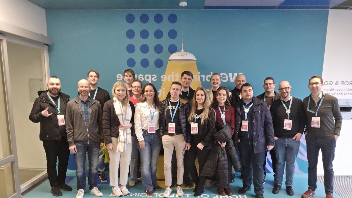 Foto de familia de los estudiantes de la UBU que participaron en Países Bajos en el Festival RUN-EU Entrepreneurship.