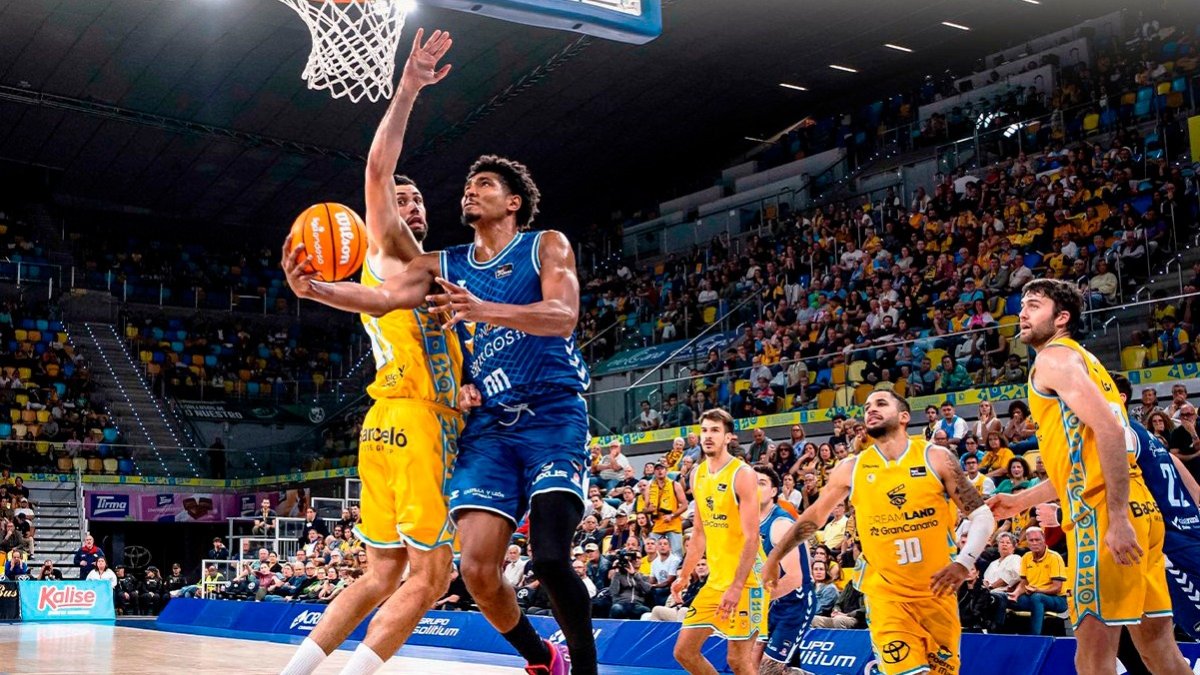 Imagen del partido entre el Gran Canaria y el Recoletas San Pablo Burgos.