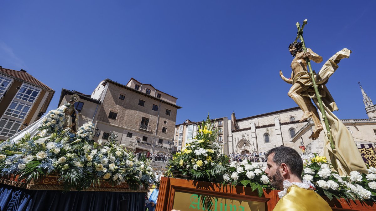 Instante de la procesión del Anuncio Pascual de Burgos.