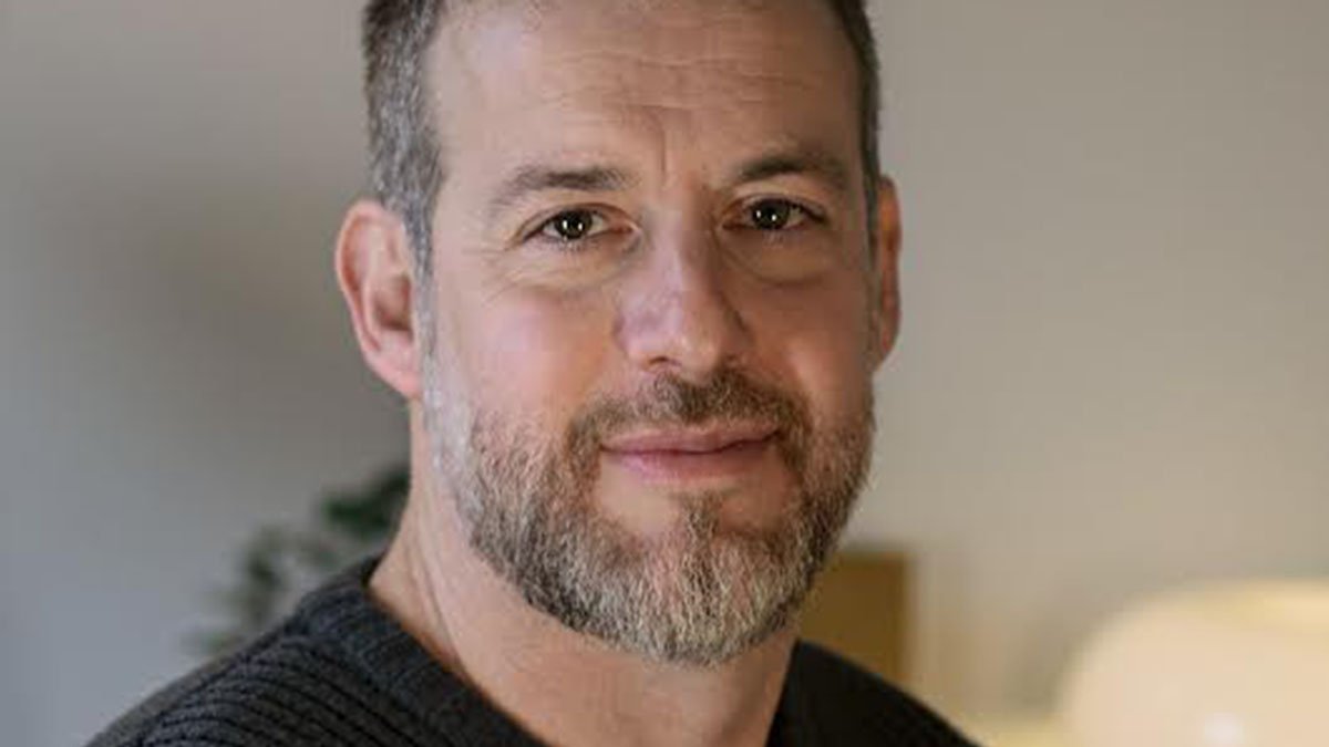 El escritor Adrián Pérez Avendaño.