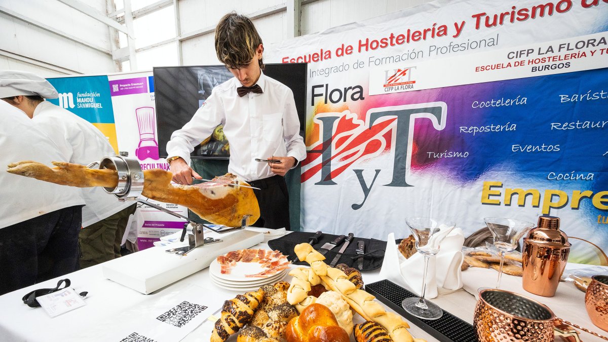 El stand de la Escuela de Hostelería La Flora fue uno de los más visitados.
