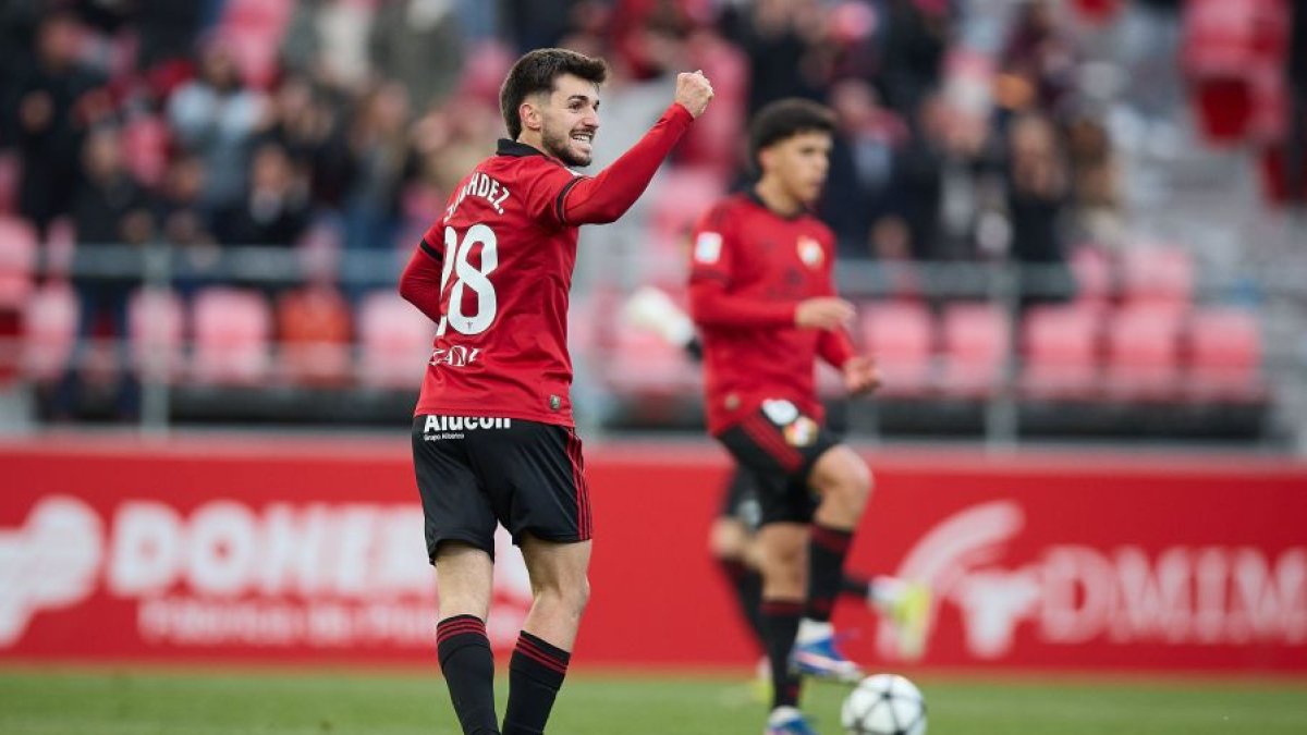 Javi Hernández marcó el empate a dos con un remate con la derecha desde fuera del área.