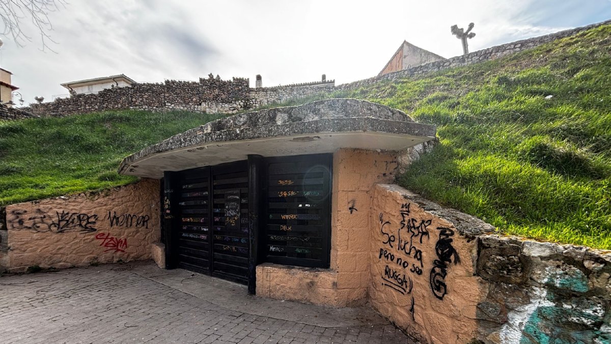 Imagen actual de la entrada a la bodega Las Caballerizas