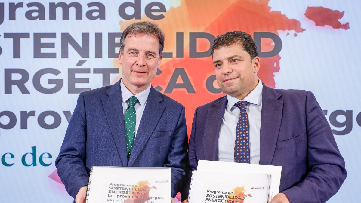 El presidente de la Diputación, Borja Suárez, y el diputado responsable de Sodebur, Carlos Gallo.