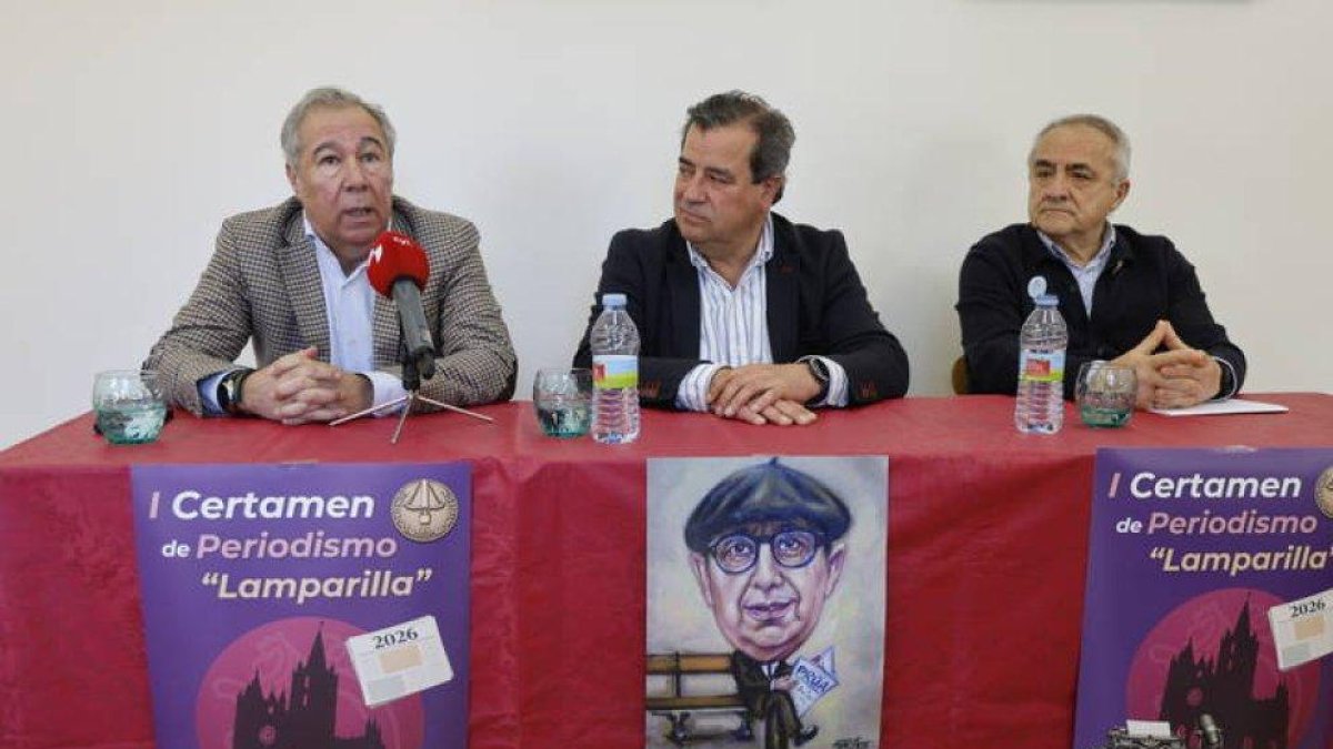 Joaquín S. Torné, García Paramio y el secretario de la Fundación Monteleón.