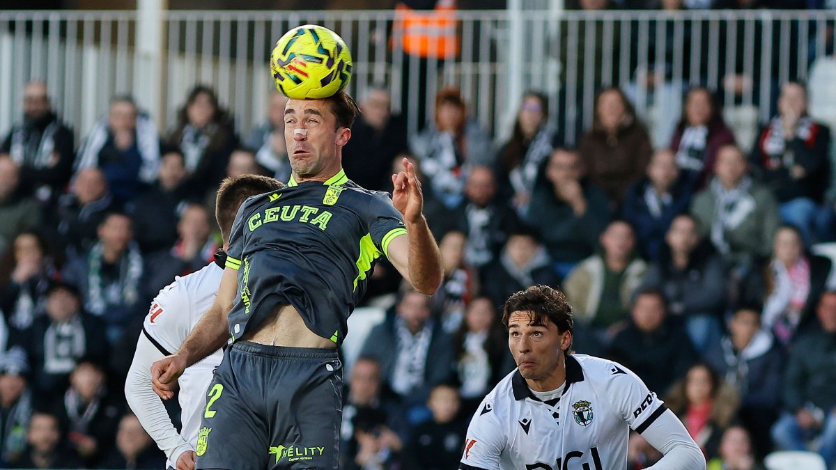 Luengo, durante el partido contra el Ceuta.
