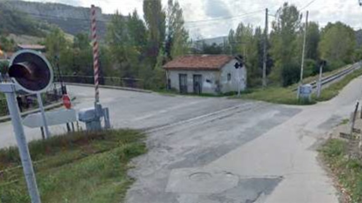 Imagen de uno de los pasos a nivel.