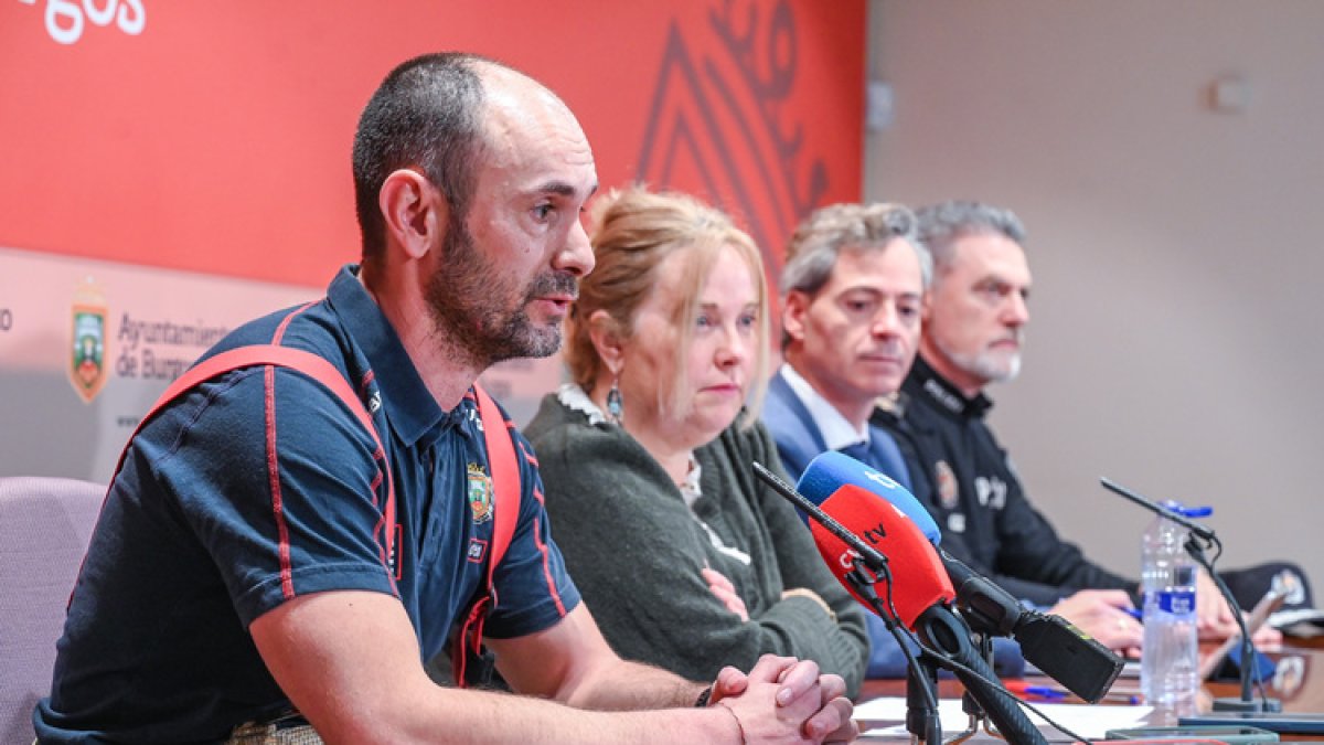 Miguel Ángel Extremo, en la rueda de prensa con Cristina Ayala, César Barriada y Félix Ángel García.