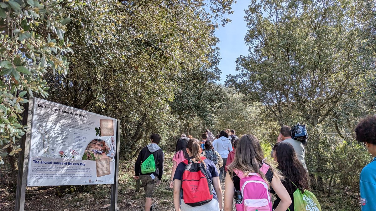 Más de una treintena de exoexploradores han superado tres pruebas mientras retiraban residuos del entorno de los yacimientos de Atapuerca.