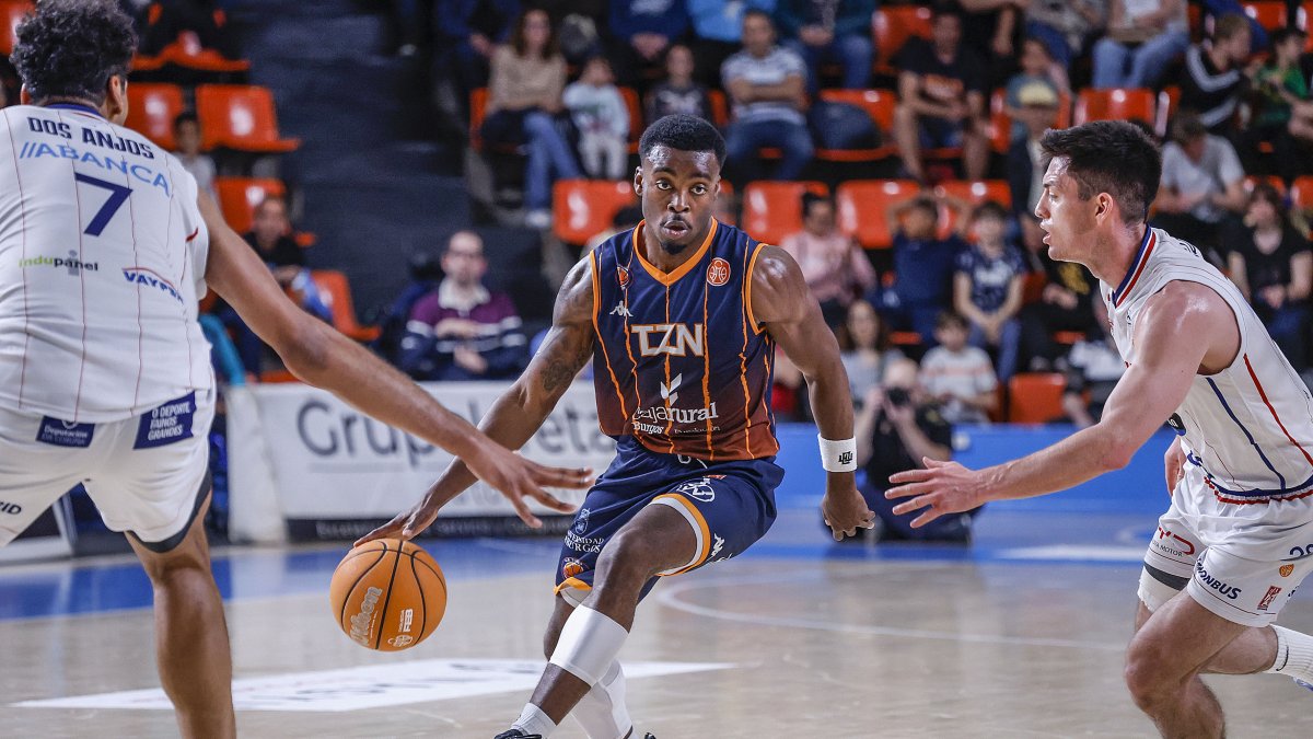 Imagen del partido entre Tizona y Obradoiro.
