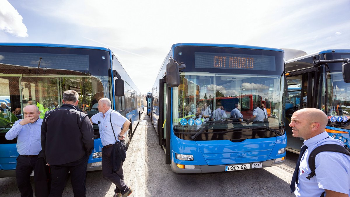 Llegada de los autobuses urbanos de Madrid a Burgos.