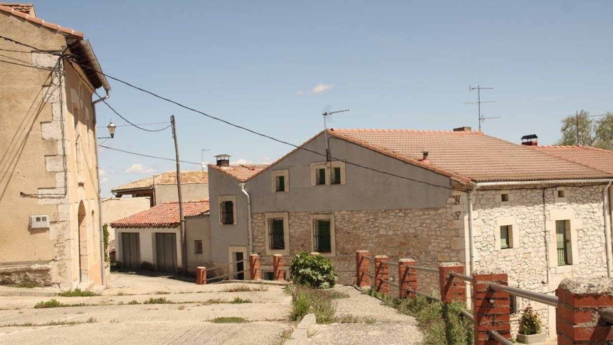 Una de las calles del municipio donde el Ayuntamiento ha puesto en marcha la adjudicación de una vivienda de alquiler social para atraer nuevos vecinos.